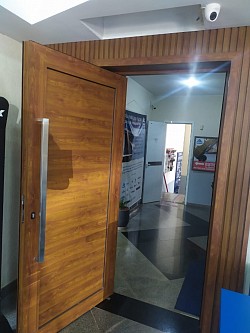 Portas Amarelas com Design diferenciado